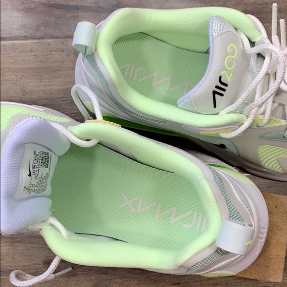 W NIKE AIR MAX 200 - Picture 14 of 16